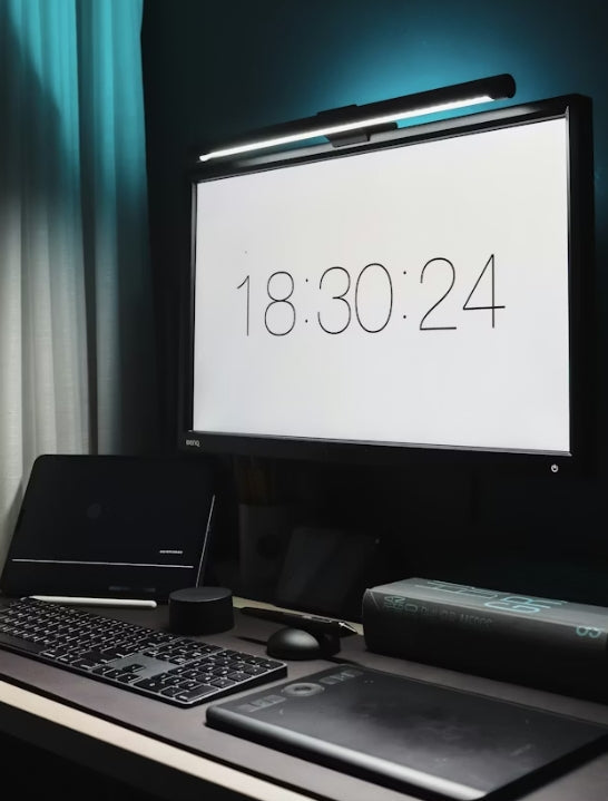 Minimalist Monitor Light
